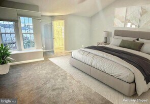 11736 Batley Pl in Lake Ridge, VA - Building Photo