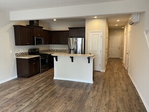 12178 SW Pond Ln in King City, OR - Building Photo - Building Photo