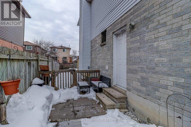 97 Dobson Dr in Ajax, ON - Building Photo - Building Photo