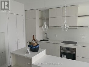 197 Yonge St in Toronto, ON - Building Photo - Building Photo