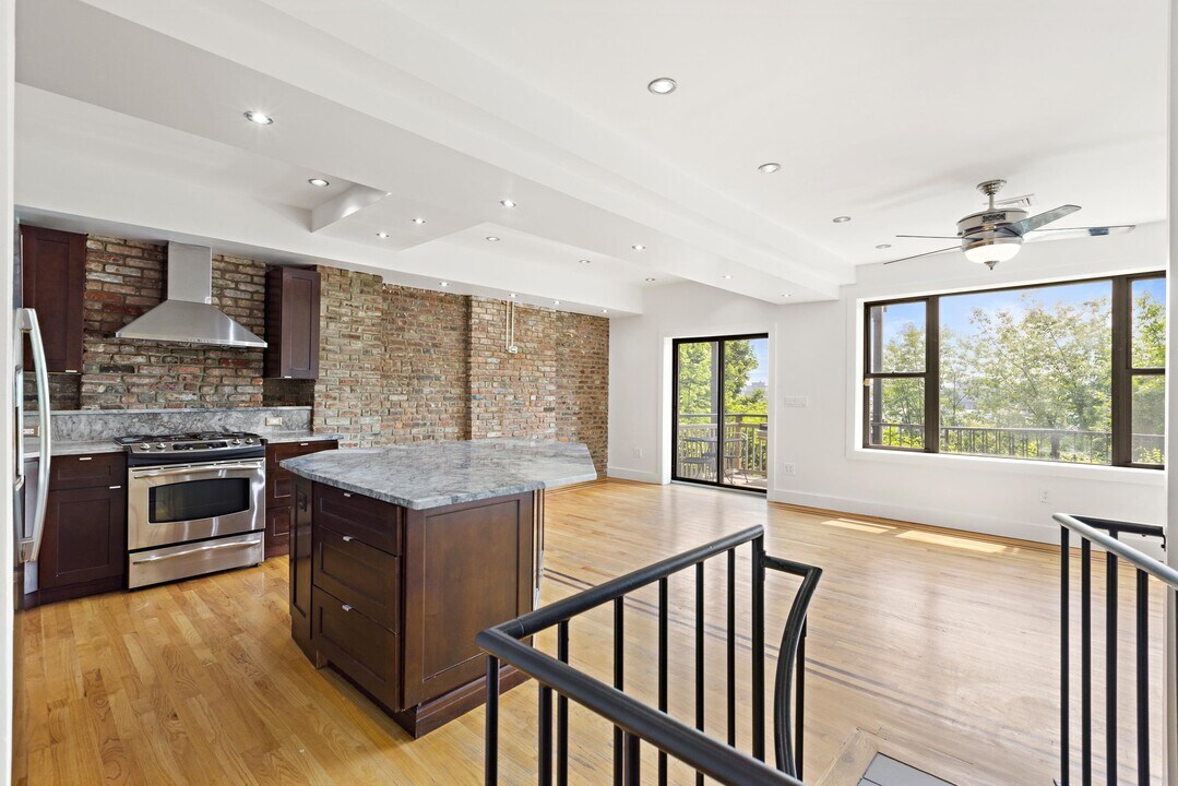 102 Ogden Ave. in Jersey City, NJ - Building Photo