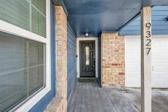 9327 Golden Sunshine Dr in Houston, TX - Building Photo - Building Photo