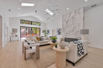 160 Vía Del Sol in Walnut Creek, CA - Building Photo - Building Photo