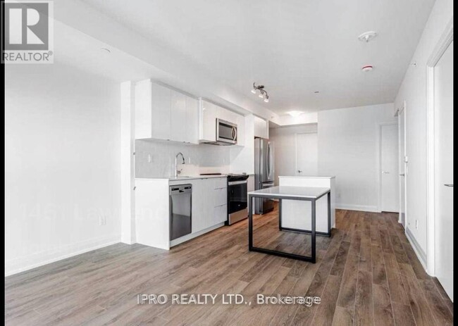 1461-1461 Lawrence Ave W in Toronto, ON - Building Photo - Building Photo