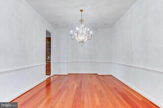 18353 Fairway Oaks Square in Leesburg, VA - Building Photo - Building Photo