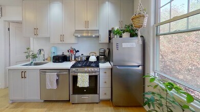 135 Earl Pl in Toronto, ON - Building Photo - Building Photo