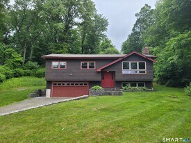 163 Candlewood Lake Rd in Brookfield, CT - Building Photo