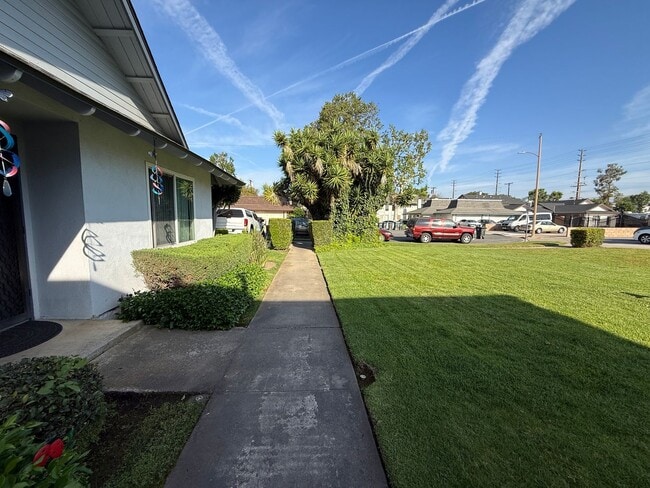 14542 Carfax Dr in Tustin, CA - Building Photo - Building Photo