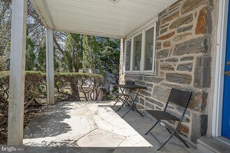 1457 Manoa Rd in Penn Wynne, PA - Foto de edificio - Building Photo