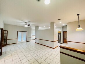 2372 Sunnyview Dr in Oviedo, FL - Building Photo - Building Photo