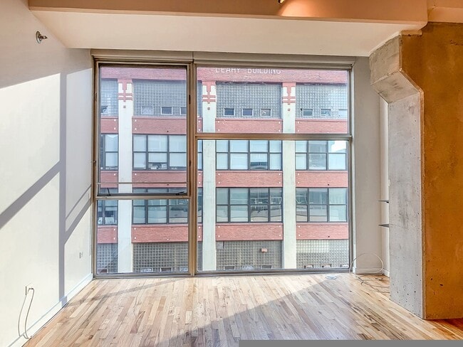 630 N Franklin St, Unit 510 in Chicago, IL - Building Photo - Building Photo