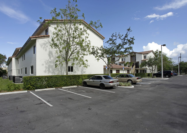 Leisure Villas in Homestead, FL - Building Photo - Building Photo