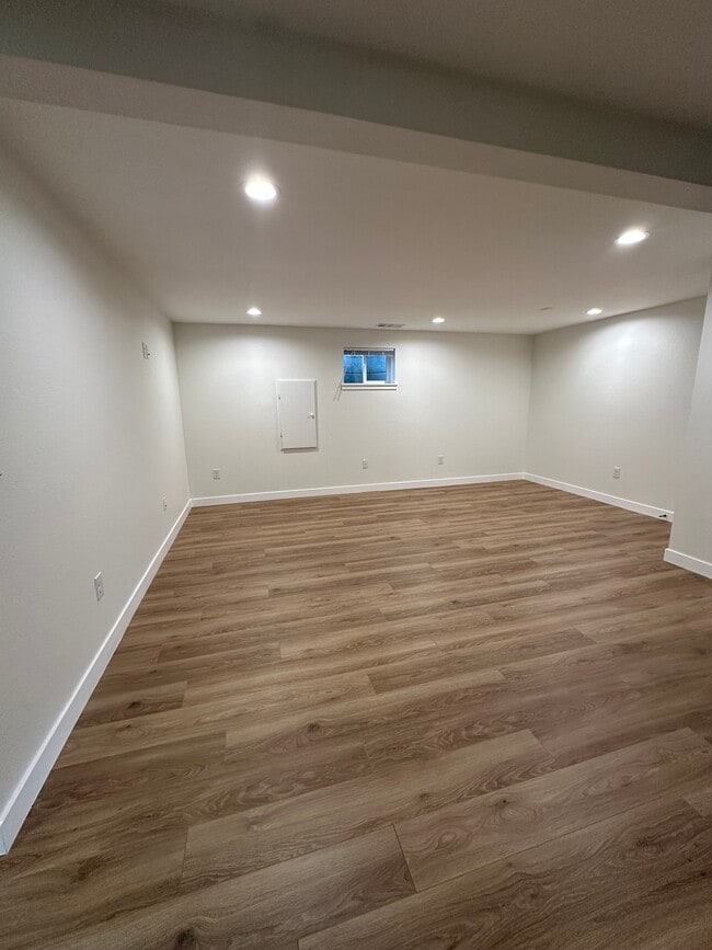 3294 S Newton St in Denver, CO - Foto de edificio - Building Photo