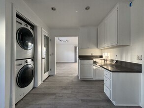 19351 Strathern St in Los Angeles, CA - Building Photo - Building Photo