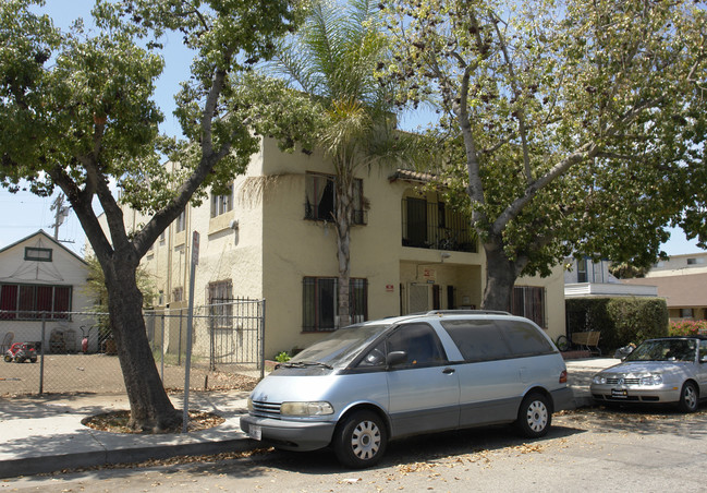 6016 Eleanor Ave in Los Angeles, CA - Building Photo - Building Photo