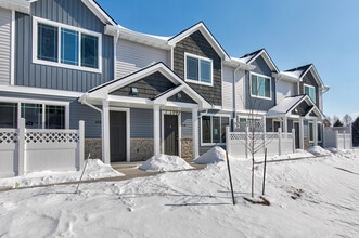 6128 Bradford Ln in Johnston, IA - Foto de edificio - Building Photo