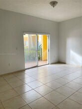 7240 NW 114th Ave in Doral, FL - Foto de edificio - Building Photo