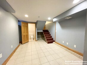 241 W 3rd St, Unit 2 in Boston, MA - Building Photo - Building Photo