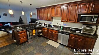 44 Greycliff Rd in Boston, MA - Building Photo