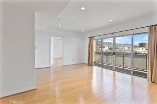 159 W Green St in Pasadena, CA - Building Photo