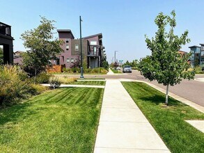 5447 Valentia St in Denver, CO - Building Photo - Building Photo