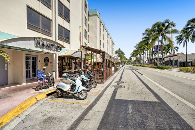 710 Washington Ave in Miami Beach, FL - Foto de edificio - Building Photo