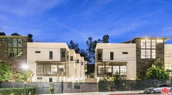 2111 N Cahuenga Blvd in Los Angeles, CA - Building Photo