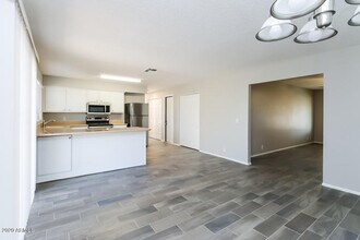 4924 W Villa Rita Dr in Glendale, AZ - Building Photo - Building Photo