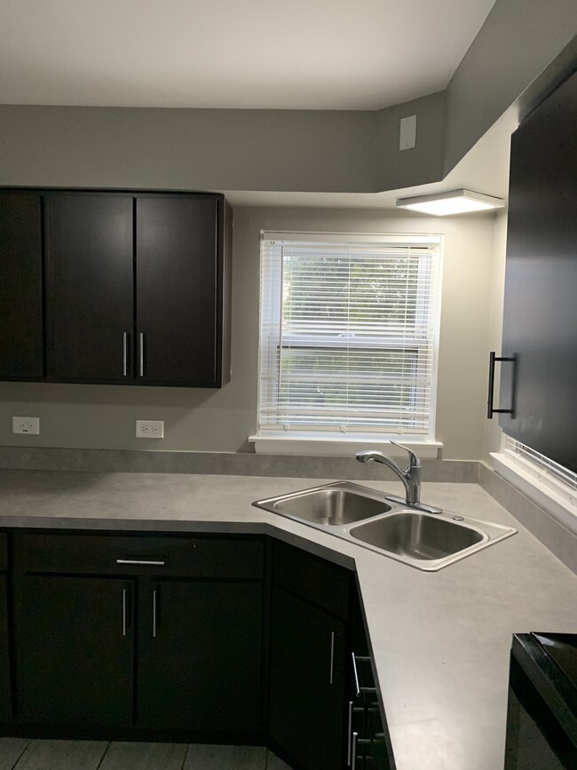 18408 Torrence Ave in Lansing, IL - Building Photo - Building Photo