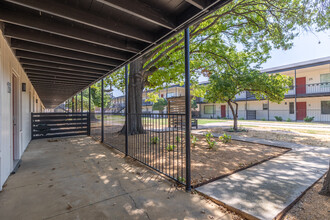 Terraces at Nichols Hills in Oklahoma City, OK - Building Photo - Building Photo