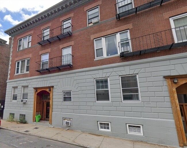 property at 11 Aberdeen St