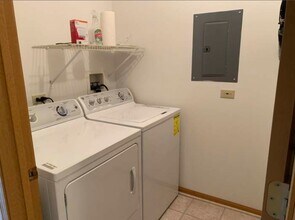 500 Westwood Ct in Crystal Lake, IL - Building Photo - Building Photo