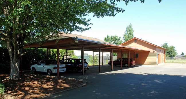 585 Lone Oak Ave in Eugene, OR - Building Photo - Building Photo