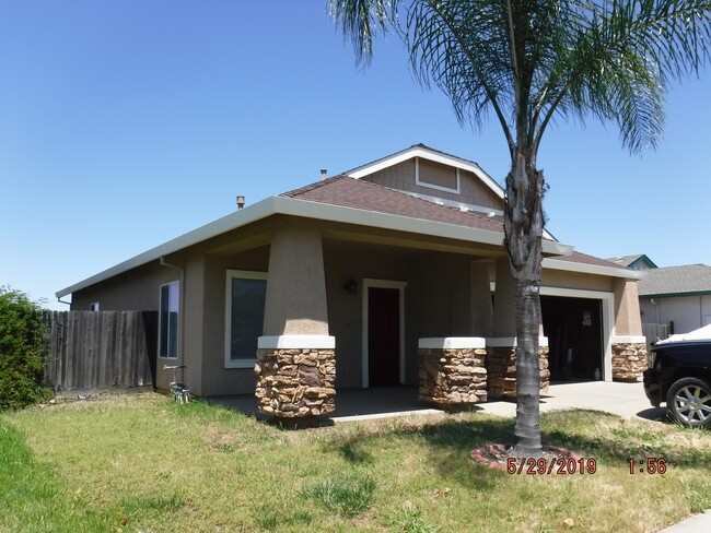 2175 Roberta Ave in Marysville, CA - Building Photo - Building Photo