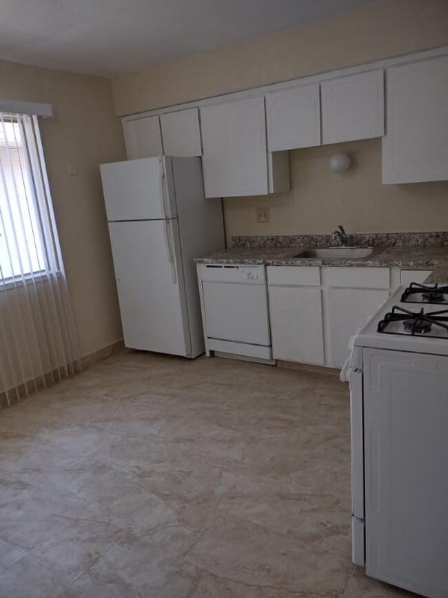 property at 1112 W 5th St