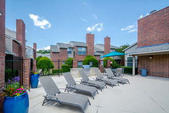 Amberly Village Townhomes in Garland, TX - Foto de edificio - Building Photo