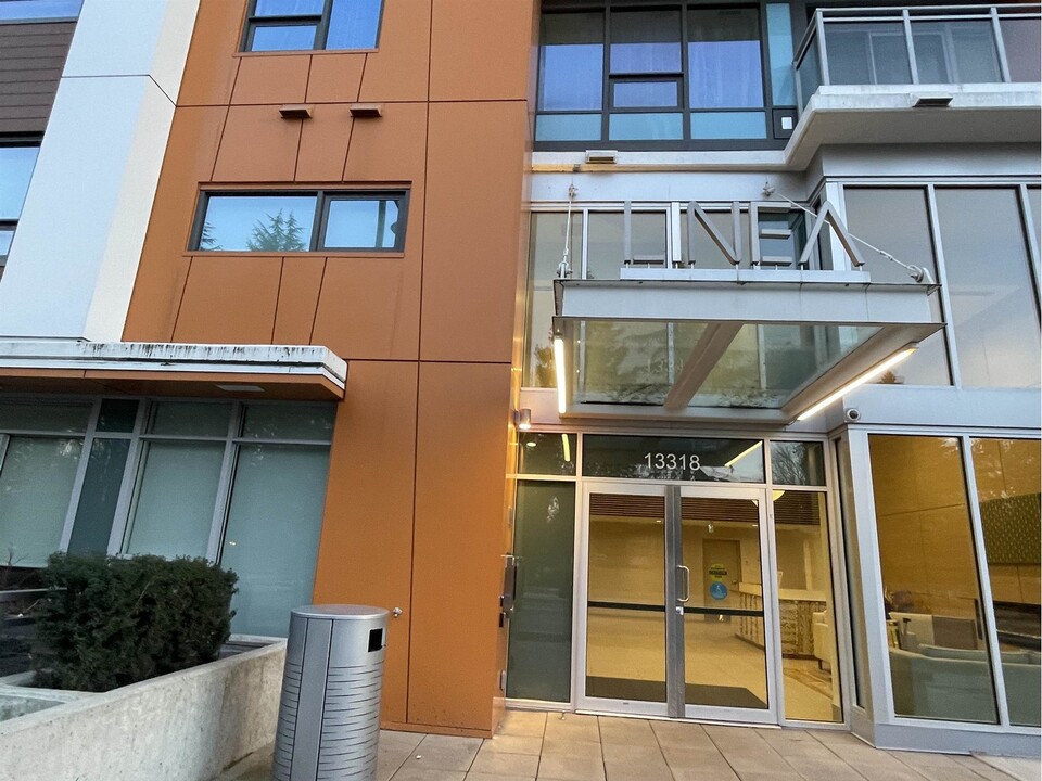 13318-1104 104 Ave in Surrey, BC - Building Photo
