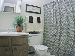 Condor Garden Apartments in Elyria, OH - Building Photo - Interior Photo