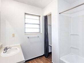 3023 Puckett Rd in Kansas City, KS - Building Photo - Building Photo
