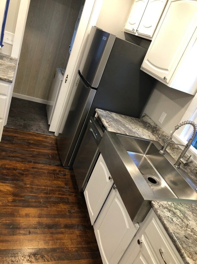 412 W Ridge St, Unit Downstairs