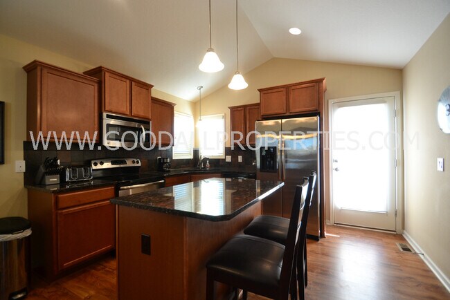 1345 SE Waddell Way in Waukee, IA - Building Photo - Building Photo