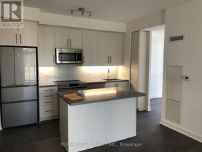 75 Oneida Crescent in Richmond Hill, ON - Building Photo - Building Photo