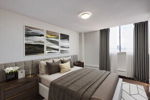 35 Walmer Road in Toronto, ON - Building Photo