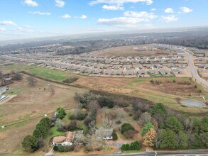 2061 Lindsay Ln S in Athens, AL - Building Photo - Building Photo