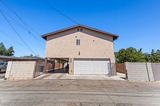 839-841 S Philadelphia St in Anaheim, CA - Building Photo - Building Photo