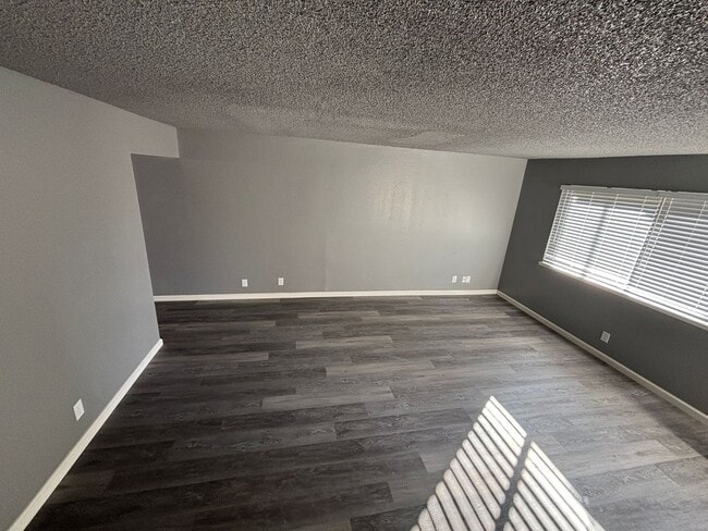 6052 N College Ave in Fresno, CA - Building Photo - Building Photo