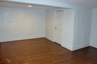 102 Jeffries St photo'