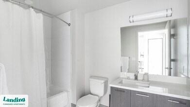 698 NE 1st Ave, Unit CMW-2003 in Miami, FL - Foto de edificio - Building Photo