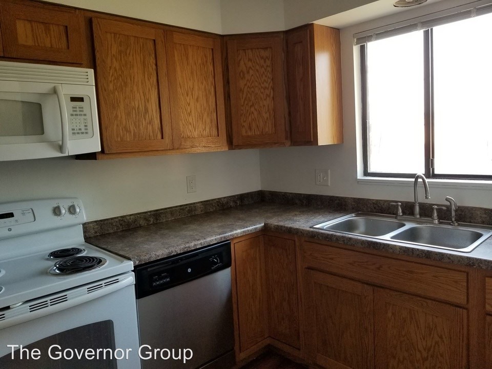 1805 5th St in Coralville, IA - Building Photo