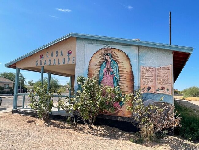 330 E Corona Rd in Tucson, AZ - Foto de edificio - Building Photo